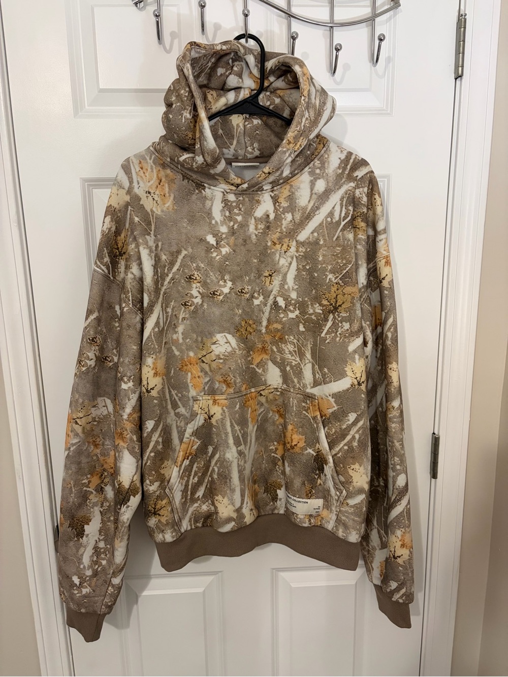 Comfrt Men's Hooded Hoodie Pullover Sweatshirt in Beige Camo Print - Medium